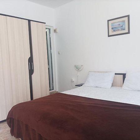 Family Hotel Bohemi II Primorsko Esterno foto