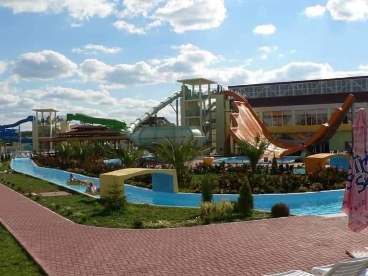 Family Hotel Bohemi II Primorsko Esterno foto