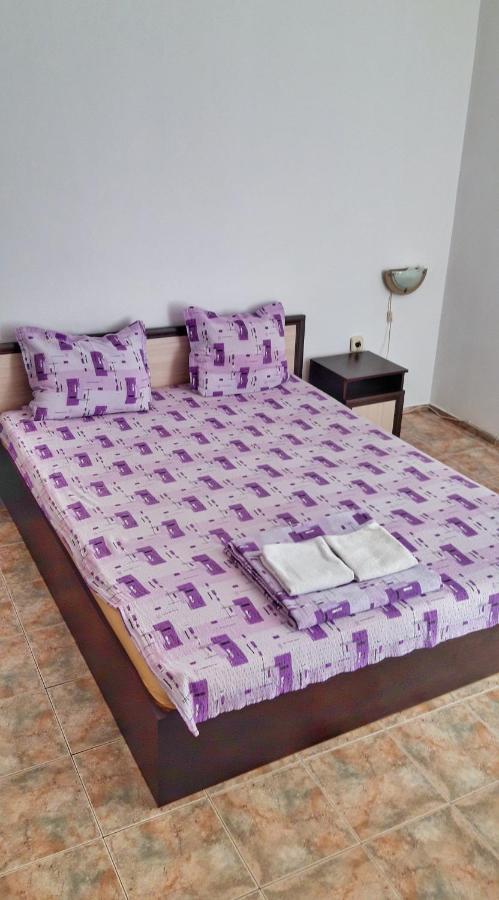 Family Hotel Bohemi II Primorsko Esterno foto